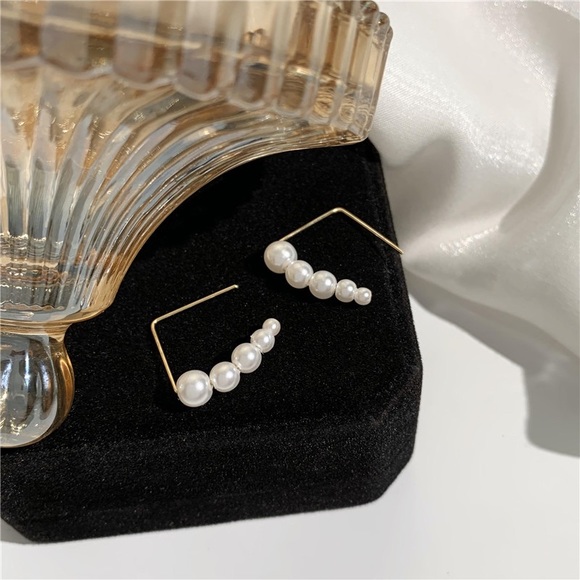 Pearls Wire Earrings Elegant Dainty - Picture 3 of 14